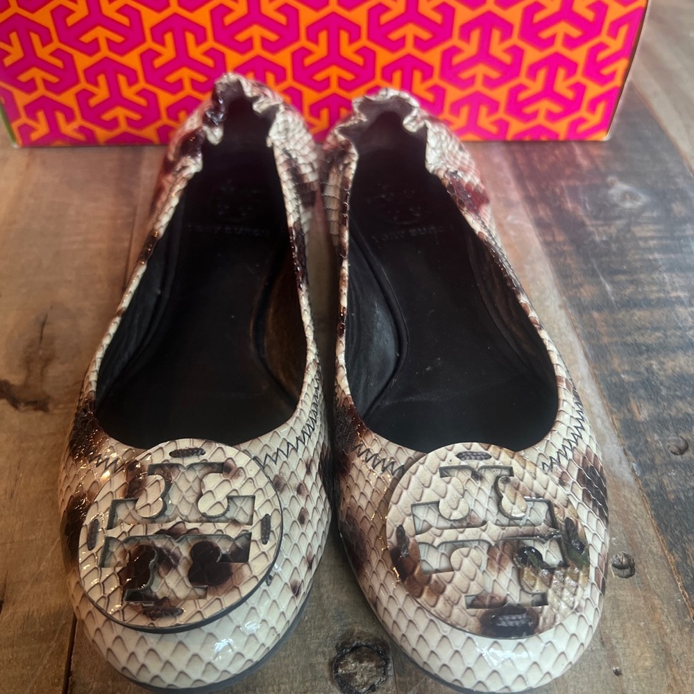 Tory Burch Reva flats size 6 EUC with box